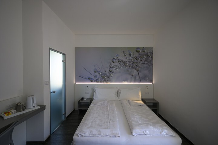 Room 15 of 71