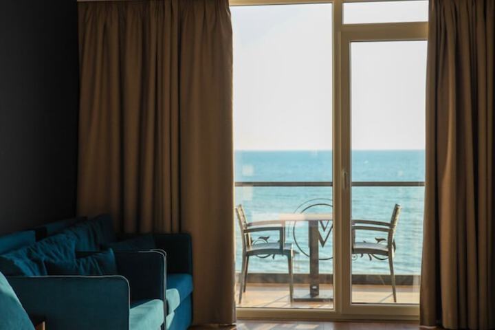 Room 52 of 182