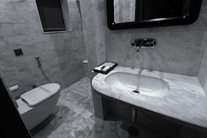 Room 33 of 62