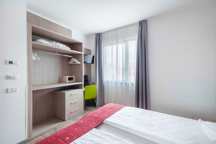 Room 38 of 79