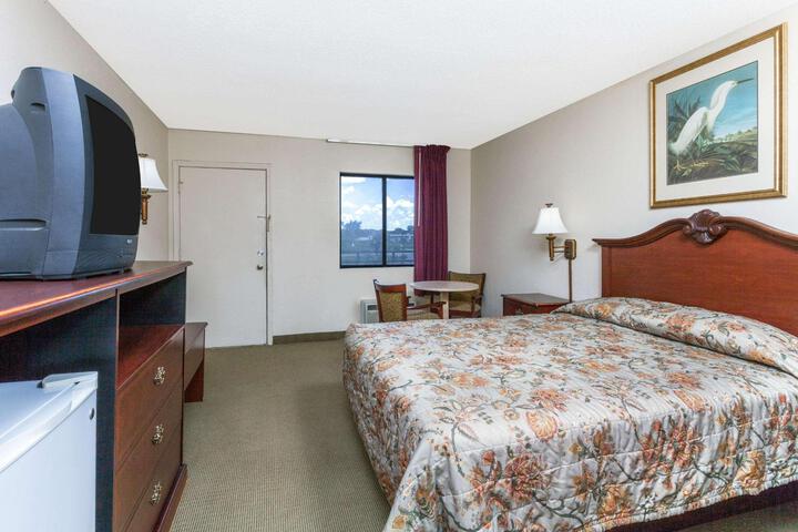 2 Queen Beds (3 of 7)