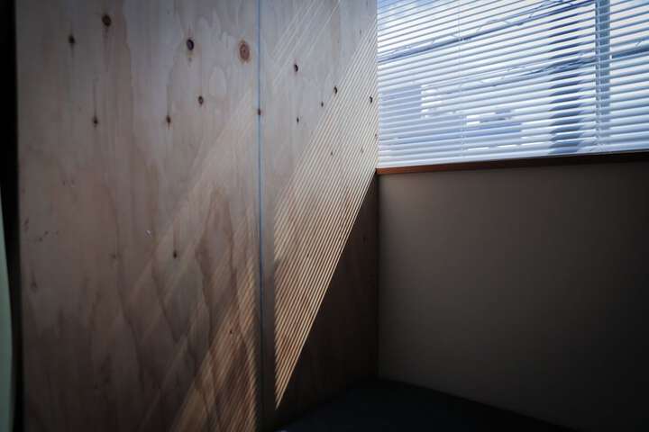 Room 27 of 34