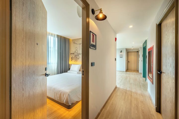 Room 26 of 90