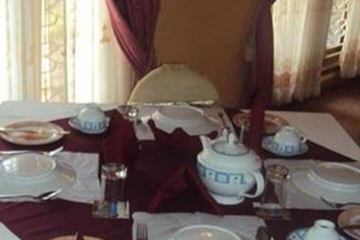 Dining 5 of 6