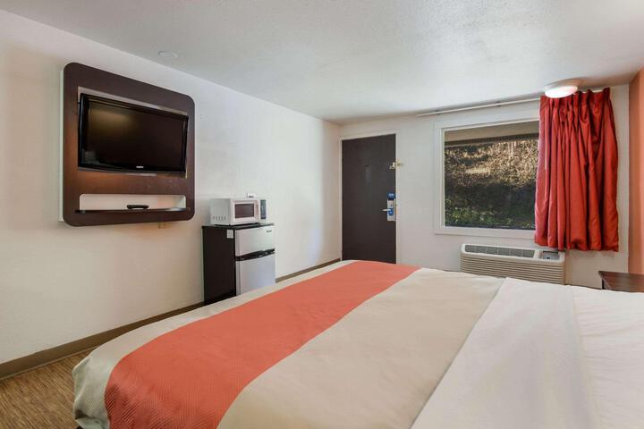 Standard King Bed Accessible (4 of 18)