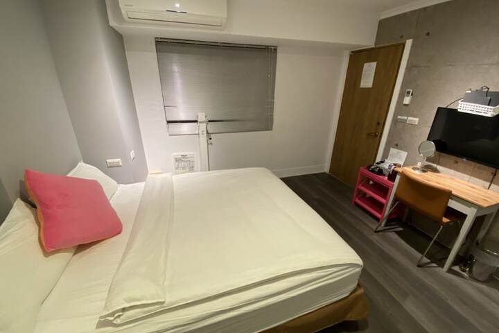 Room 3 of 44