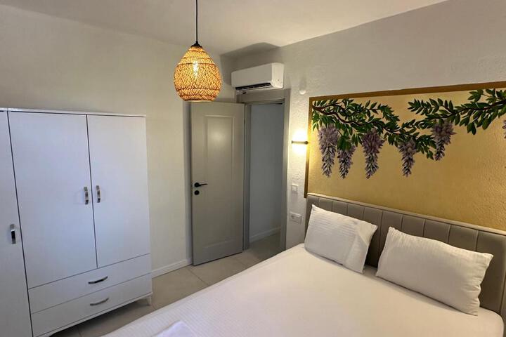 Room 17 of 127
