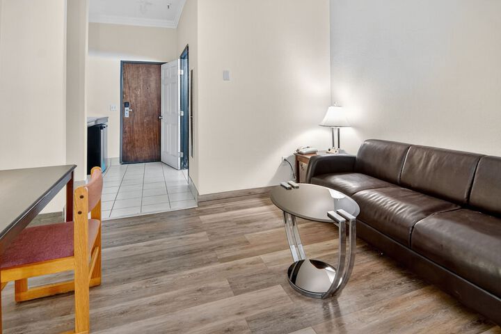 Room 18 of 28