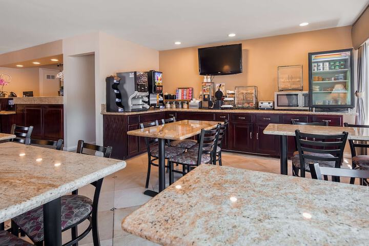 Breakfast area