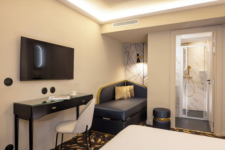 Room 66 of 120