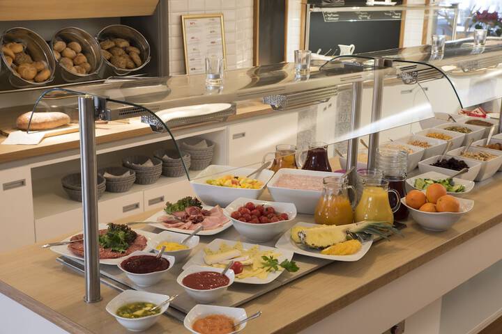 Breakfast/Coffee Service 18 of 28