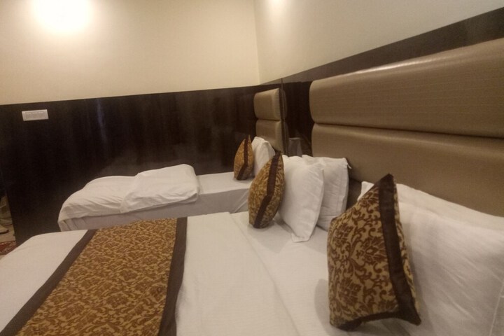 Room 28 of 61