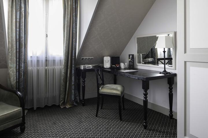 Room 33 of 74