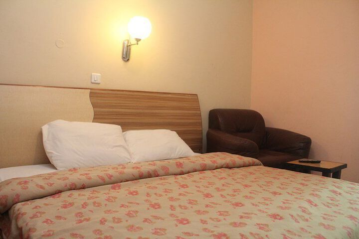 Room 7 of 28