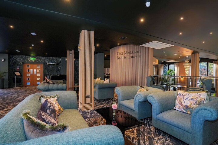 Lounge 234 of 295