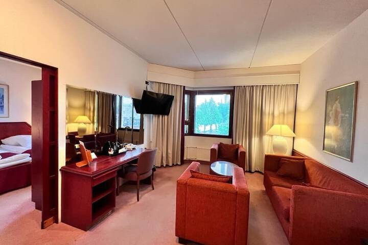 Room 28 of 49