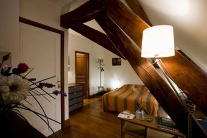 Room 6 of 10