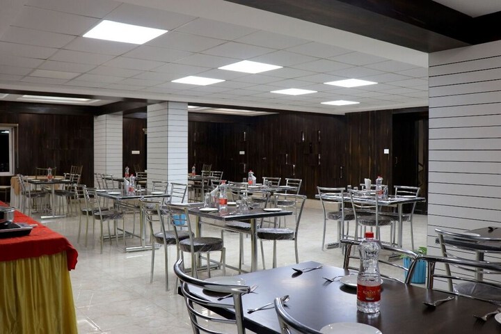 Dining 15 of 18