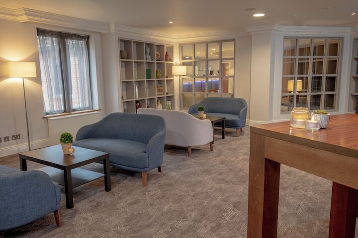 Lounge 45 of 54
