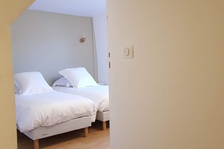 Room 28 of 89