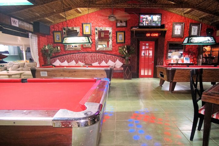 Lounge 74 of 108