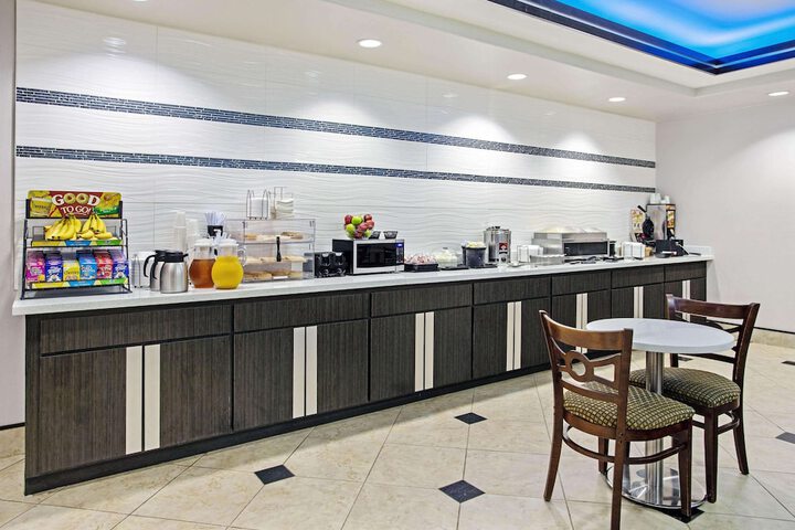 Breakfast/Coffee Service 29 of 36