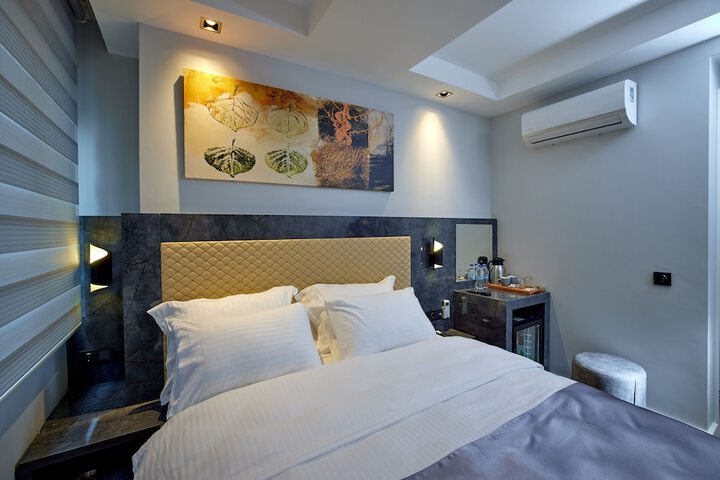 Room 28 of 60
