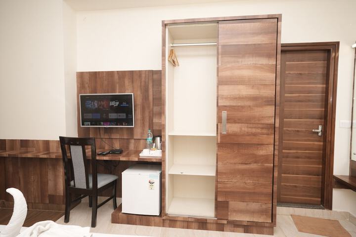 Room 16 of 31