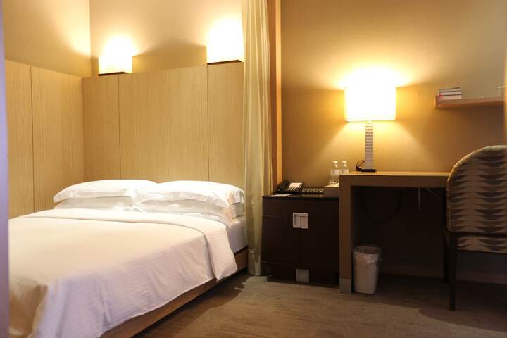 Room 30 of 69