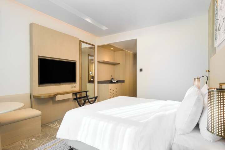 Room 8 of 73