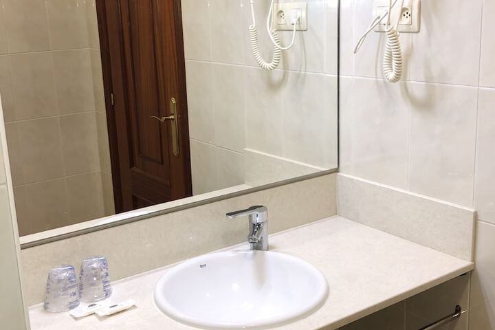 Room 85 of 136