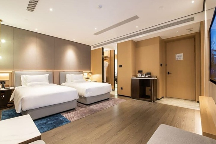 Room 6 of 38