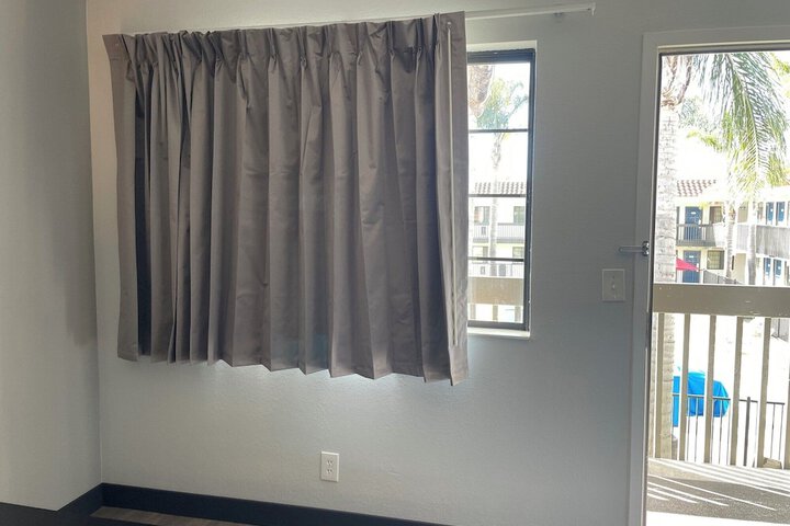 Room 10 of 35
