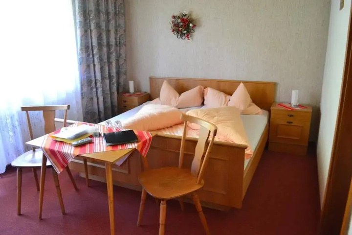 Room 6 of 24