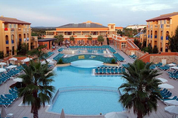 Hotel with Pool