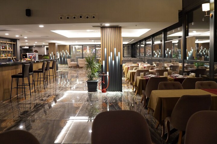 Dining 128 of 159