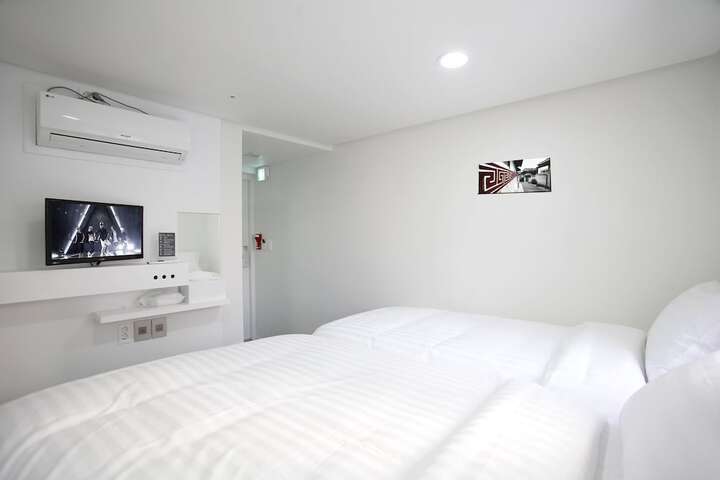 Room 15 of 44