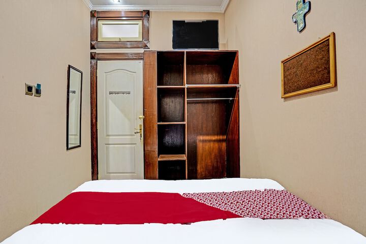 Room 13 of 35
