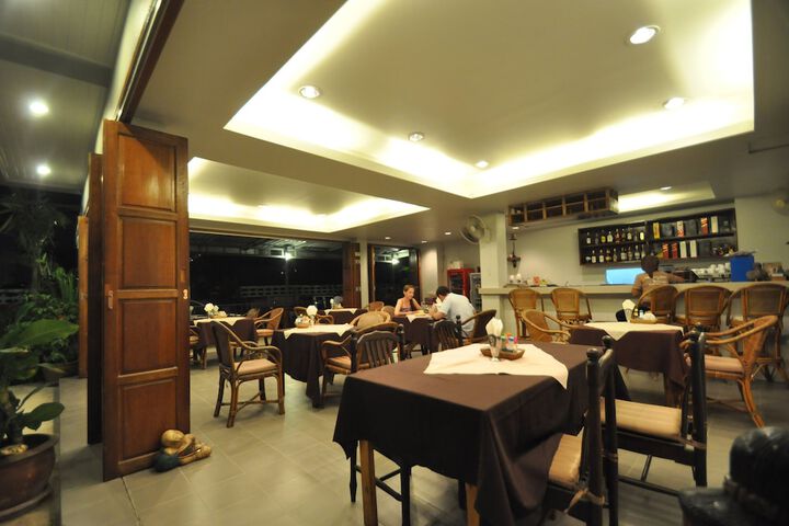 Dining 31 of 45