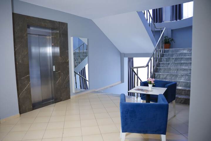 Ballroom/Hall 65 of 72