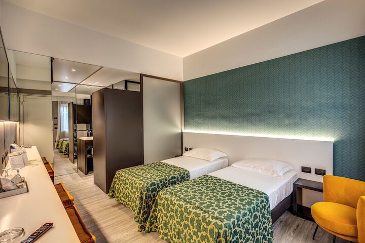 Room 5 of 32