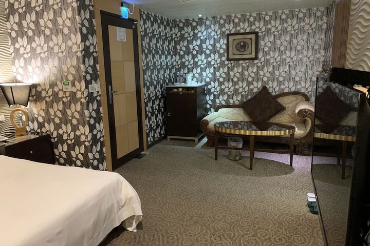 Room 44 of 54
