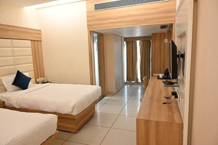 Room 9 of 15