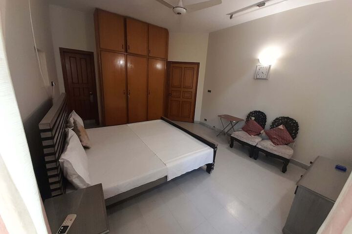 Room 8 of 14