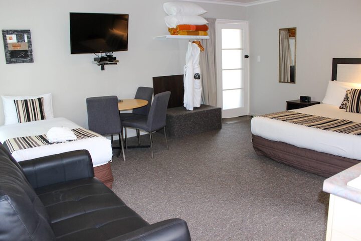 Room 46 of 302