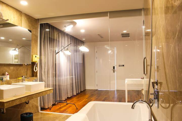 Room 31 of 46