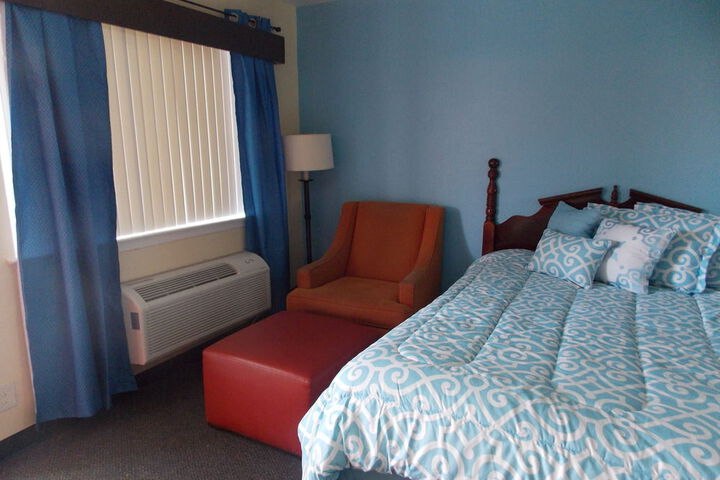 Room 6 of 128