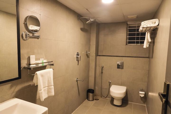 Room 12 of 20