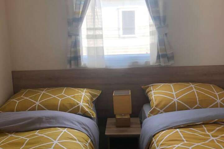 Room 4 of 18