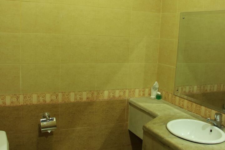 Room 16 of 48